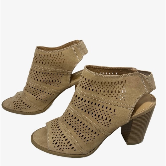 REPORT LASER CUT TAN SUEDE LEATHER PEEP TOE BOOTIES size 10 - Picture 2 of 7